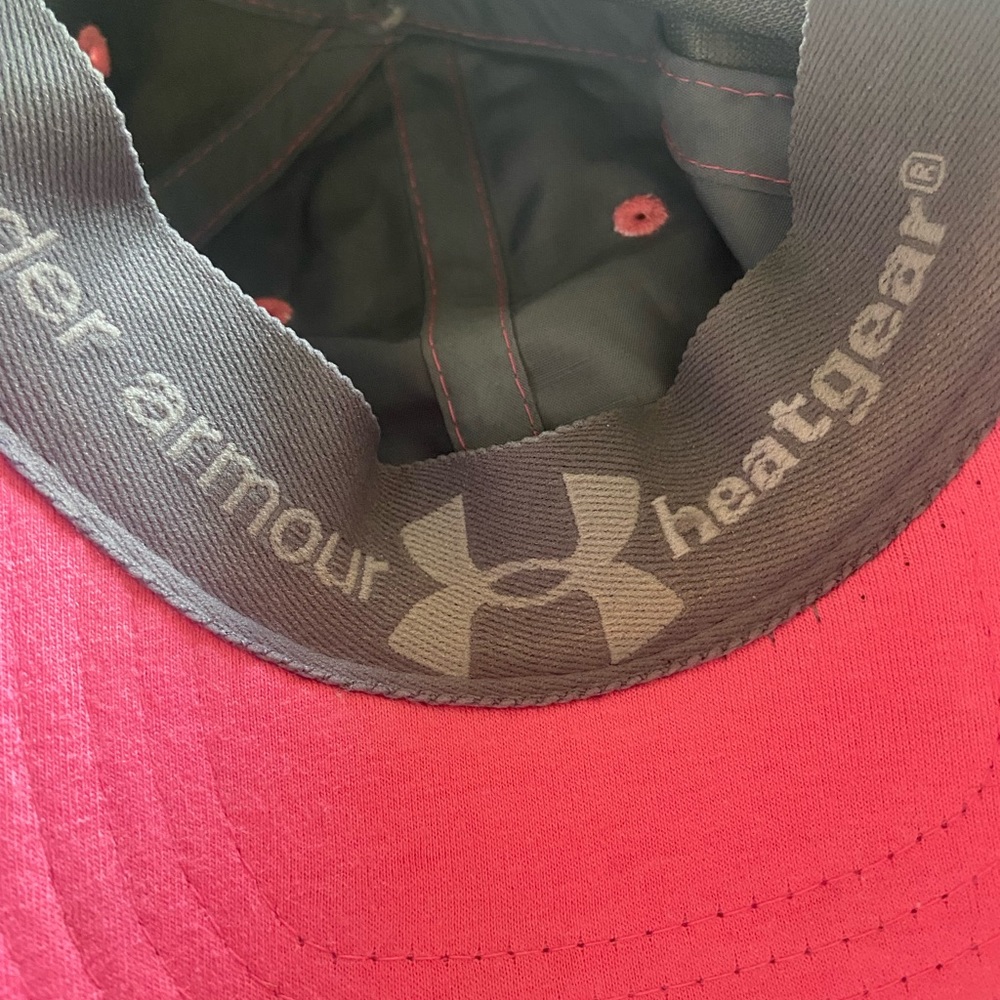 Under Armour YOUTH hat - Picture 6 of 6
